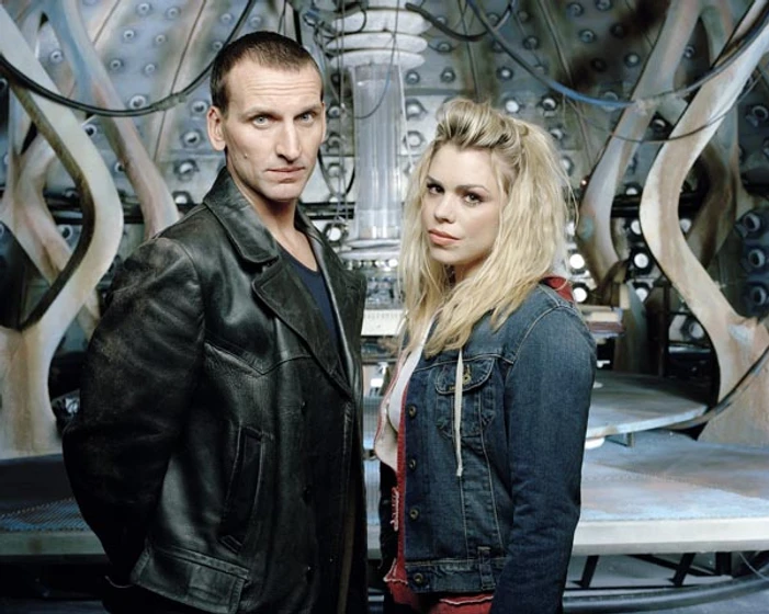 Christopher Eccleston y Billie Piper en doctor-who-2005