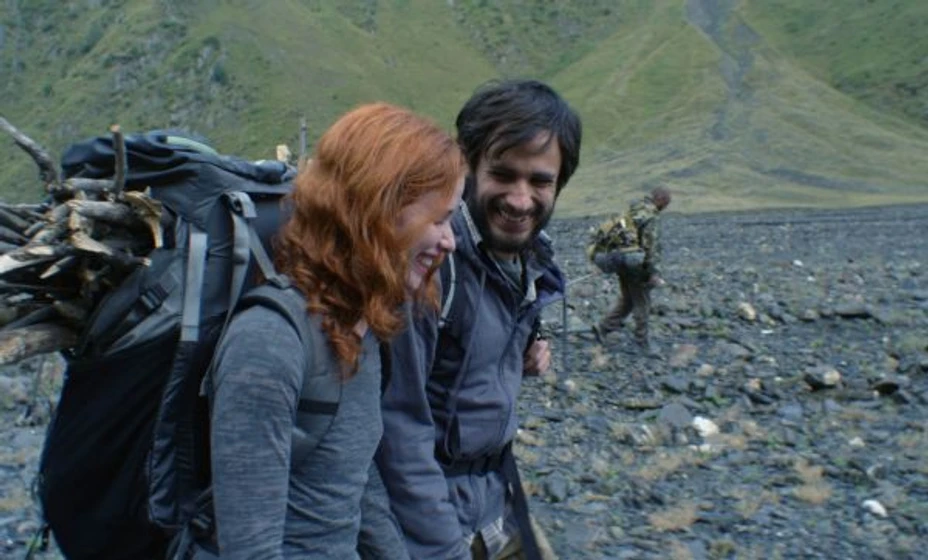 Gael García Bernal y Hani Furstenberg en un-planeta-solitario