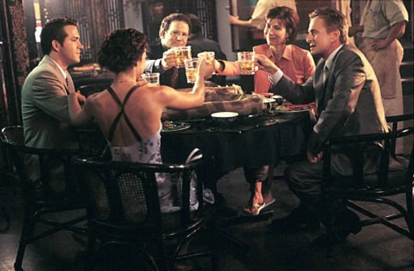 Michael Douglas, Ryan Reynolds, Albert Brooks, Maria Ricossa y Lindsay Sloane en hasta-que-la-muerte-los-separe