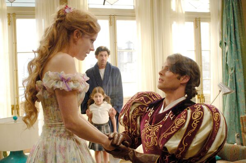 James Marsden y Amy Adams en Encantada. La Historia de Giselle