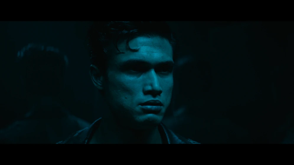 Charles Melton en su-propio-infierno-2026