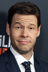 photo of person Ike Barinholtz