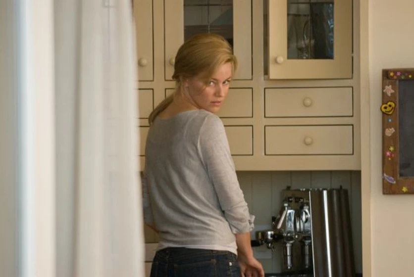 Elizabeth Banks en presencias-extranas