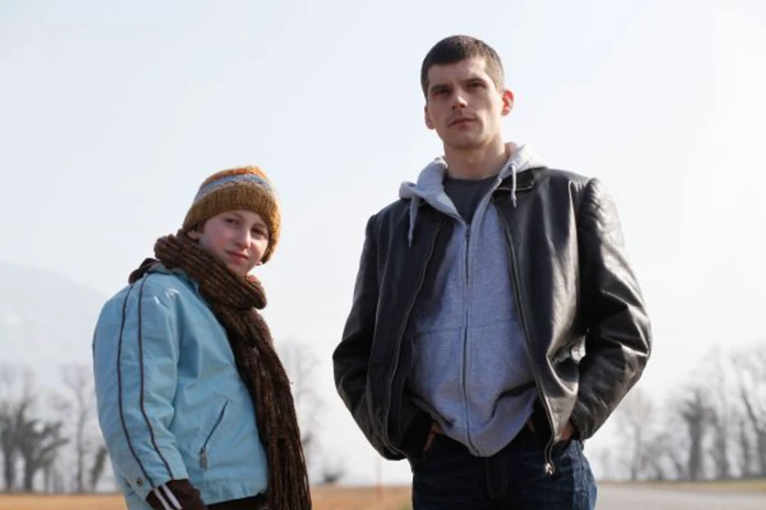 Yann Trégouët y Kacey Mottet Klein en sister