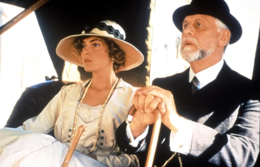 Greta Scacchi y Michael Blakemore en country-life