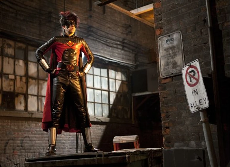 Christopher Mintz-Plasse en Kick-Ass. Listo para machacar