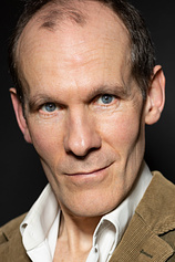 picture of actor Simon Paisley Day