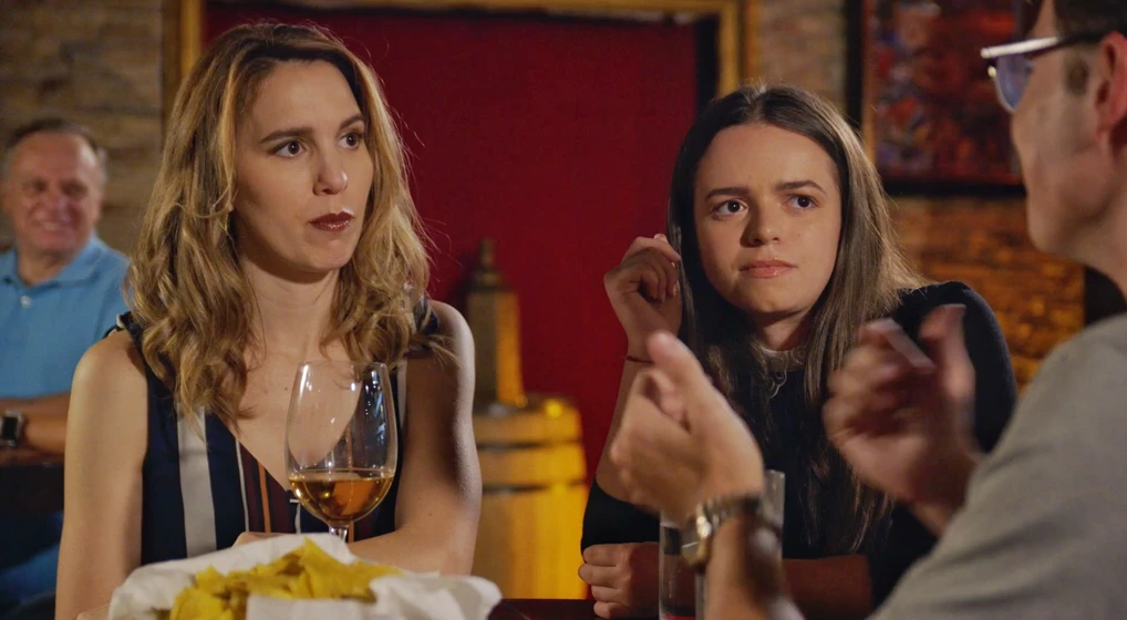 Christy Carlson Romano y Taylor Castro en la-asesina-de-suenos