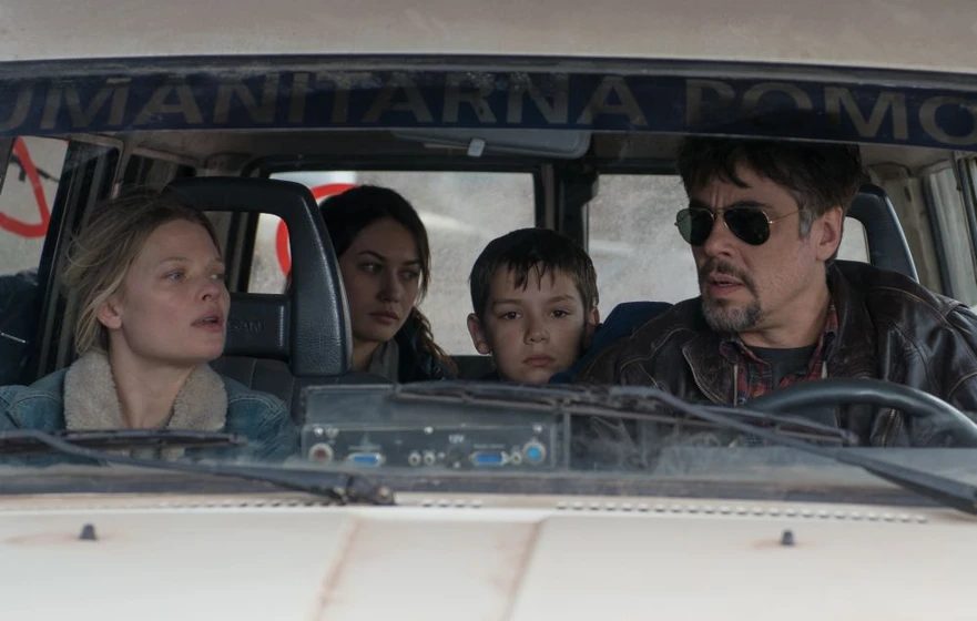 Benicio Del Toro, Mélanie Thierry y Olga Kurylenko en un-dia-perfecto-2014