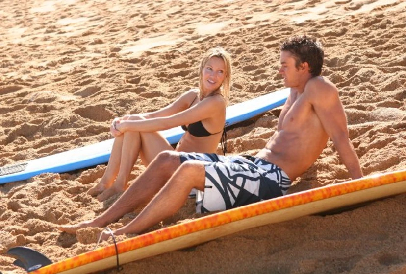 Heather Locklear y Robert Buckley en regalo-de-cumpleanos