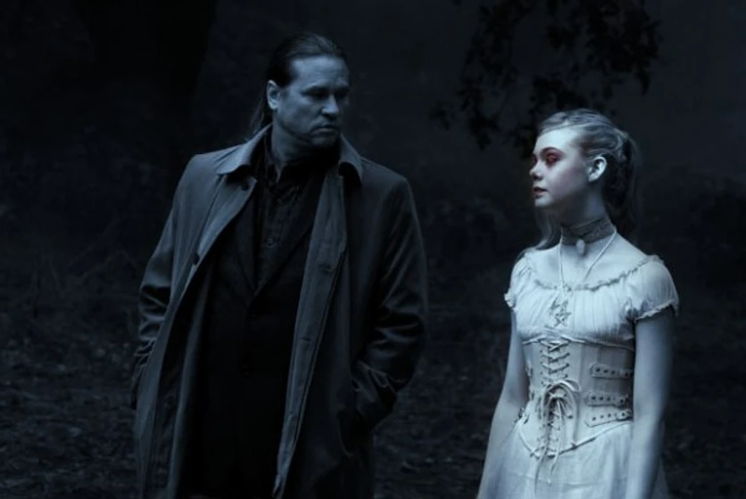 Val Kilmer y Elle Fanning en twixt
