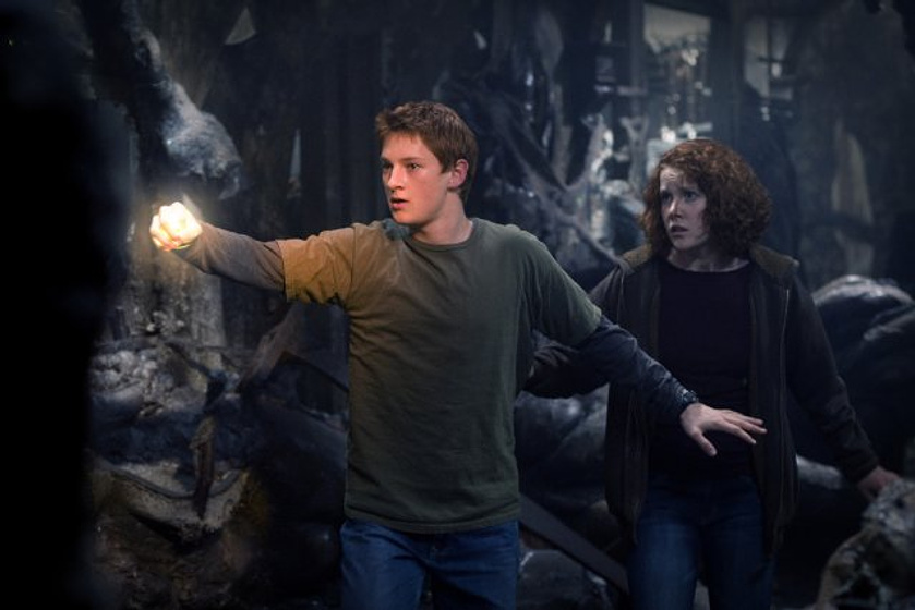 Tom Cameron y Sophie McBride en Under the Mountain