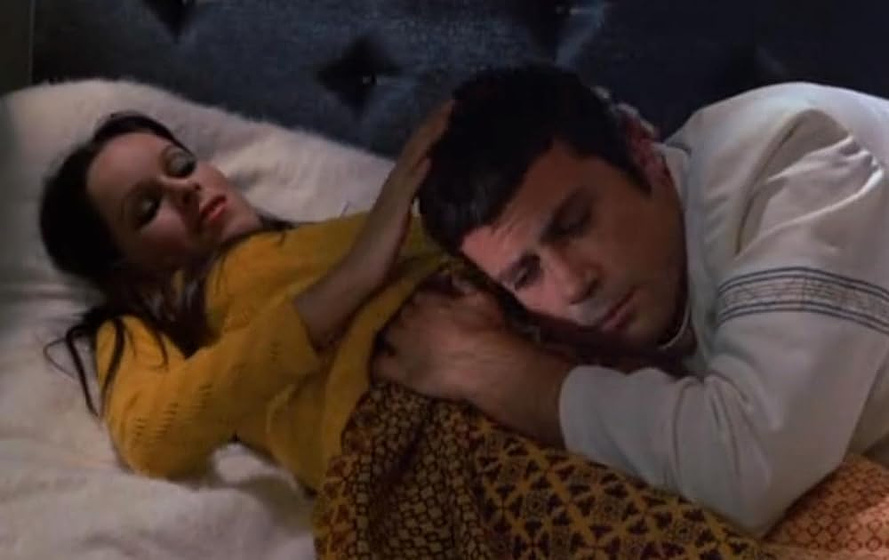 Oliver Reed y Geraldine Chaplin en edicto-siglo-xxi-prohibido-tener-hijos