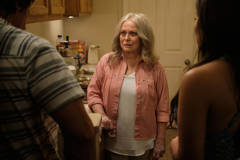 Jacki Weaver en El Milagro del Padre Stu