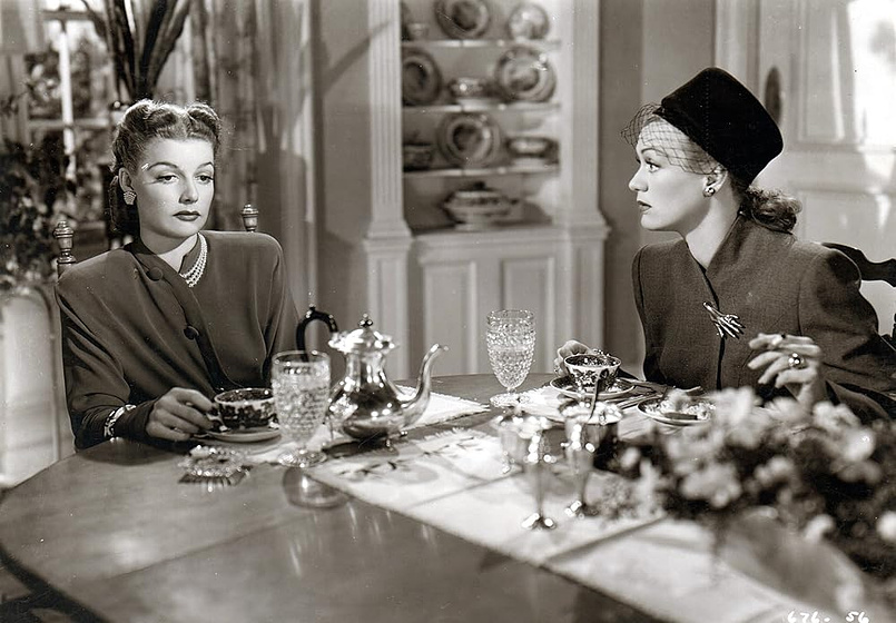 Eve Arden y Ann Sheridan en la-infiel