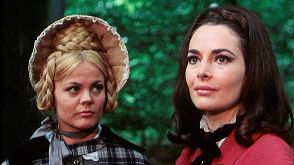 Karin Dor y Christiane Rücker en El Tormento de las Trece Doncellas