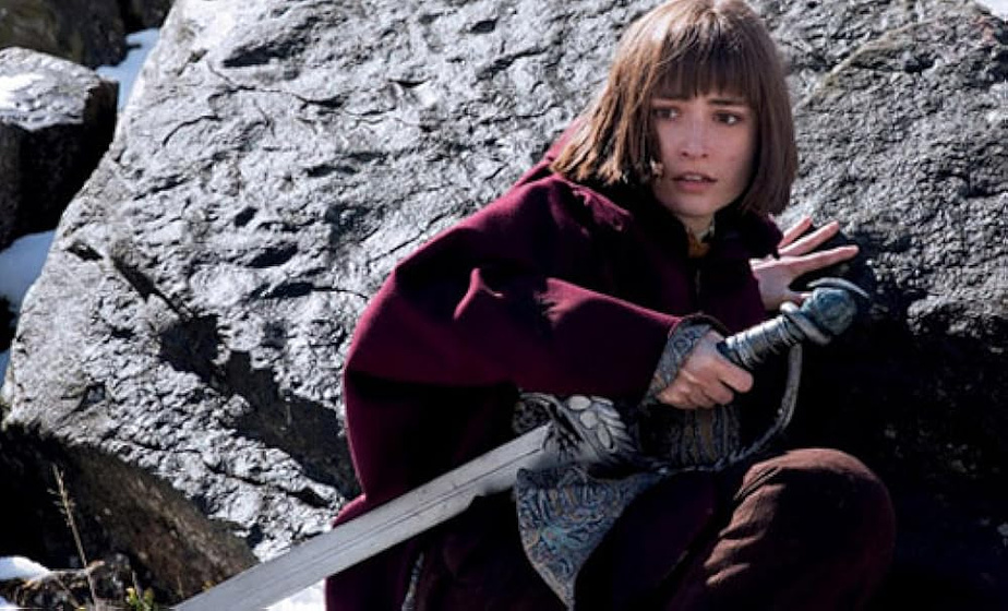 Ellise Chappell en la-ultima-cazadora-de-dragones