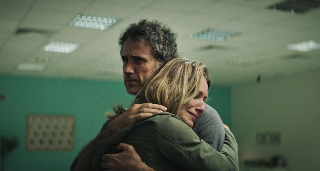 Letícia Spiller y Eriberto Leão en inexplicable