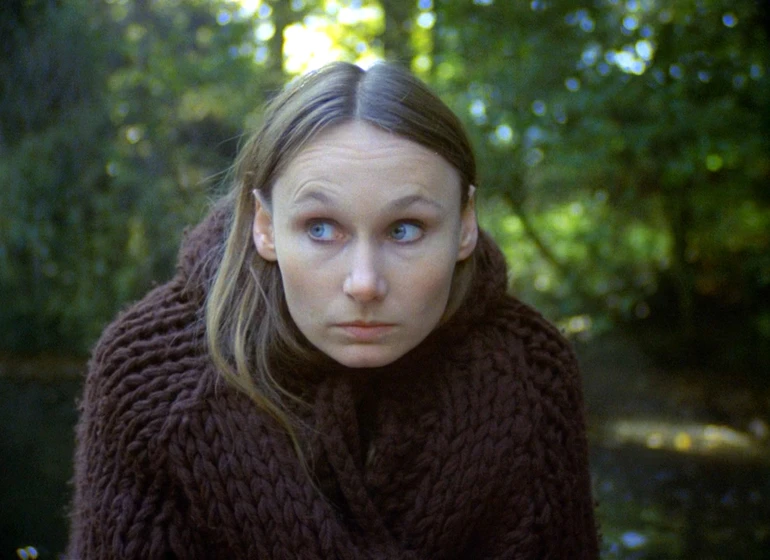Angela Pleasence en sintomas