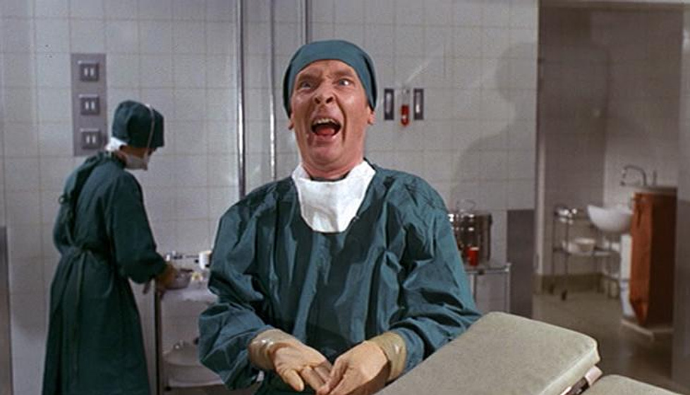 Kenneth Williams en Follón en el Hospital