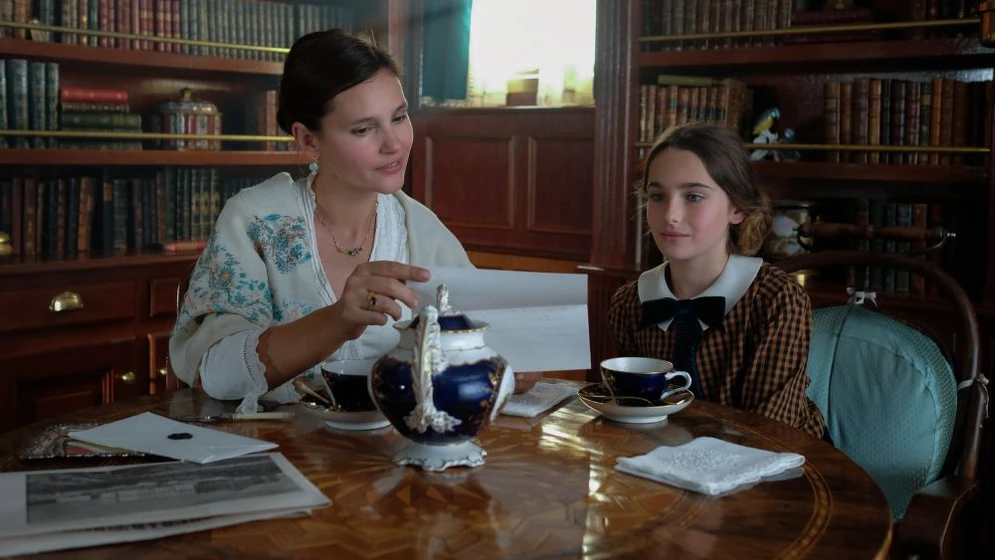 Virginie Ledoyen y Albane Masson en remi-una-vida-extraordinaria