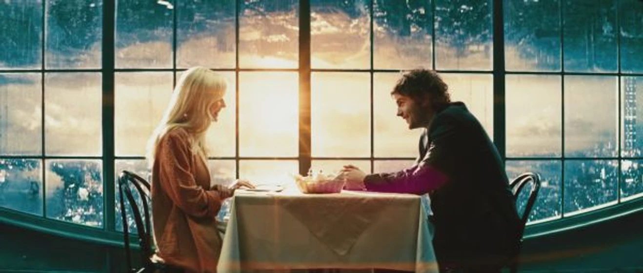 Kirsten Dunst y Jim Sturgess en un-amor-entre-dos-mundos