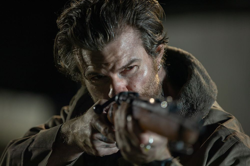 Daniel Gillies en Atrapados en la Oscuridad
