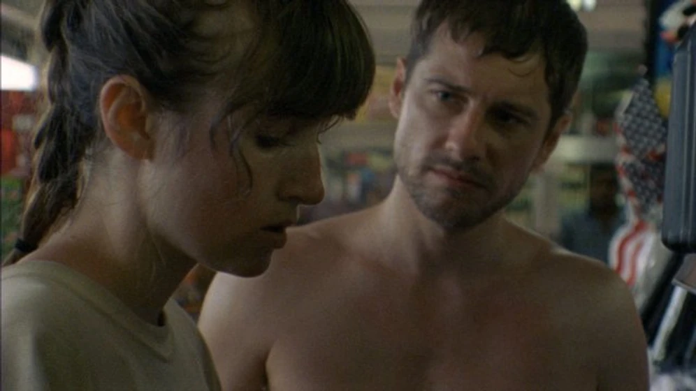 AJ Bowen y Kate Lyn Sheil en sun-don-t-shine