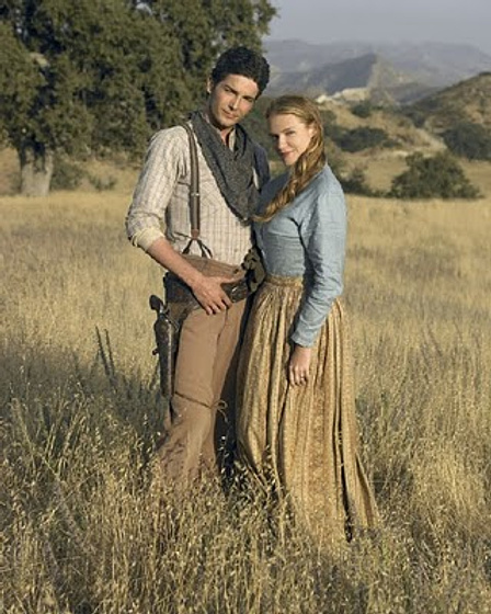 Erin Cottrell y Logan Bartholomew en El Amor Dura Eternamente
