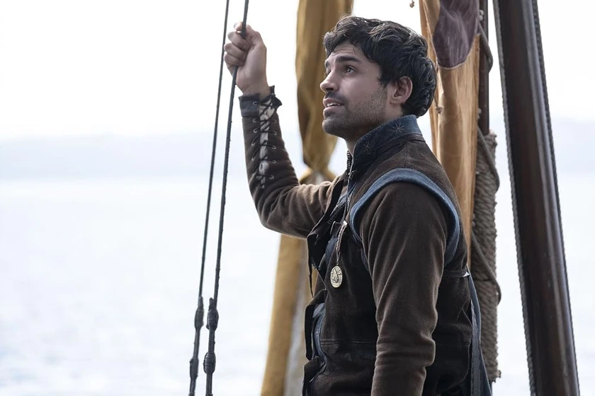 Sean Teale en rosalina