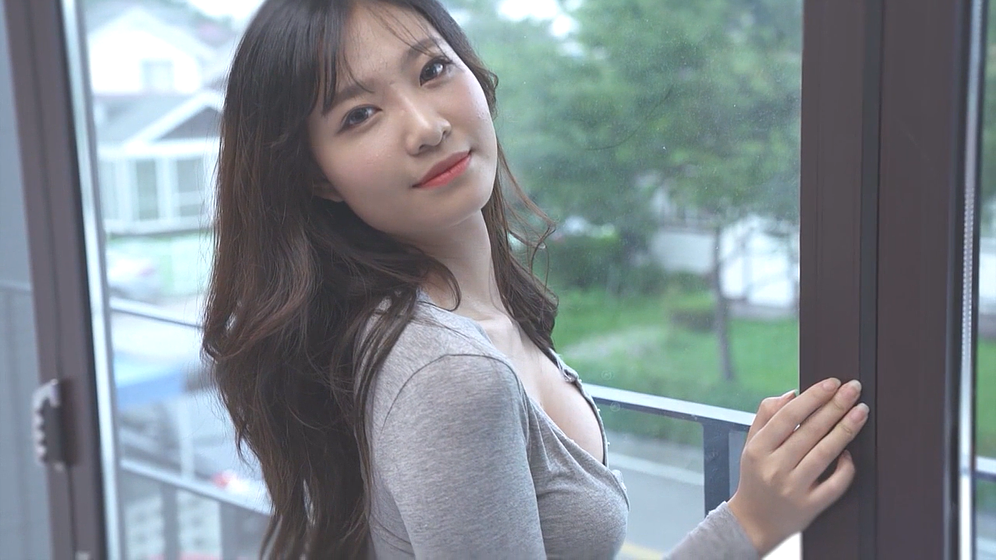 Imagen de 24 Year Old Yoon Yul's Sexy Breasts