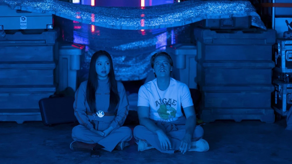 Cole Sprouse y Lana Condor en moonshot