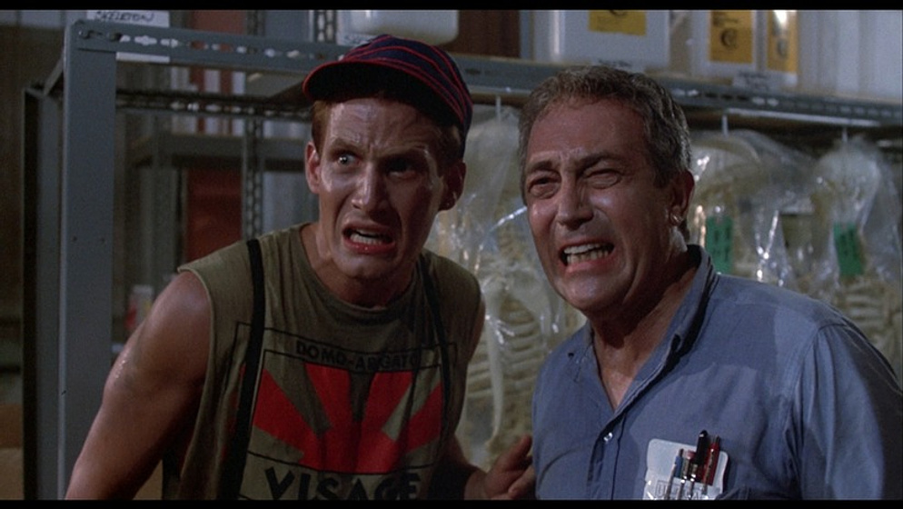 James Karen y Thom Mathews en El Regreso de los muertos vivientes