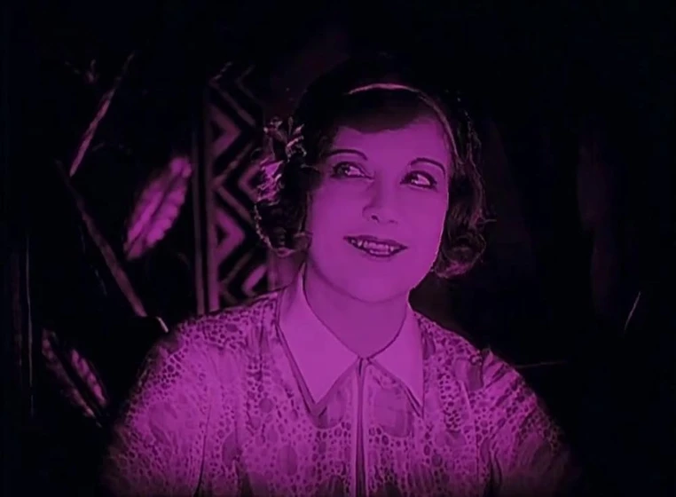 Regina Thomas en la-sirena-de-los-tropicos