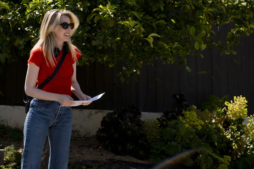 Hallie Meyers-Shyer en con-el-agua-al-cuello-2024 (Rodaje)