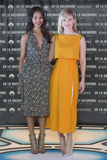 Zoe Saldana y Alice Eve en Star Trek. En la oscuridad (Premiere en Mexico. Mayo 2013)