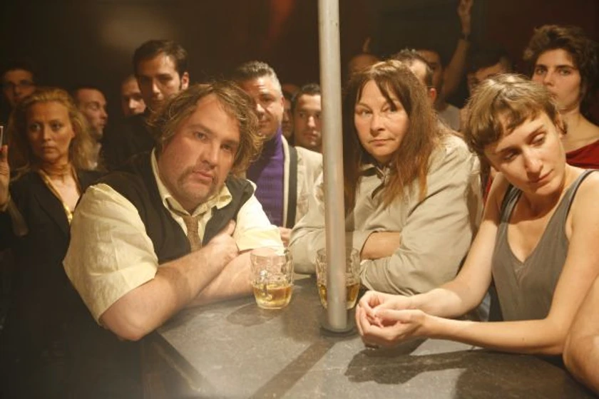 Bouli Lanners y Yolande Moreau en louise-michel