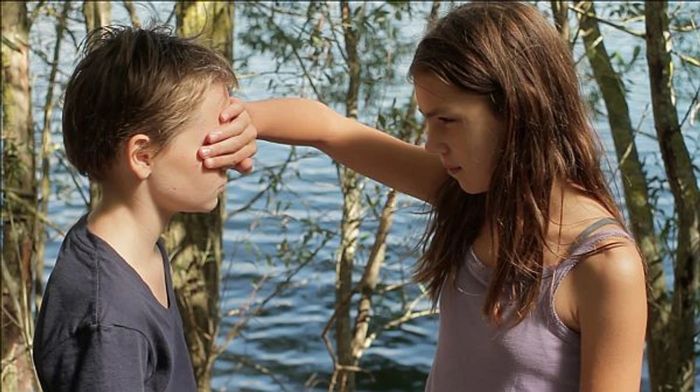 Zoé Héran y Jeanne Disson en tomboy