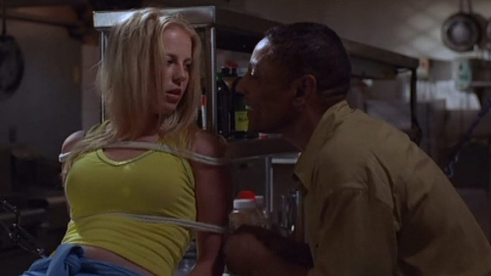 Giancarlo Esposito y Chelan Simmons en panico-a-bordo