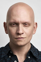 picture of actor Anthony Carrigan