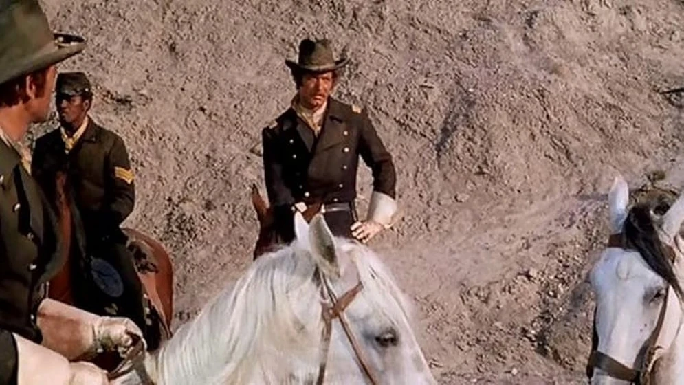 Stephen Boyd en los-cuatro-de-fort-apache