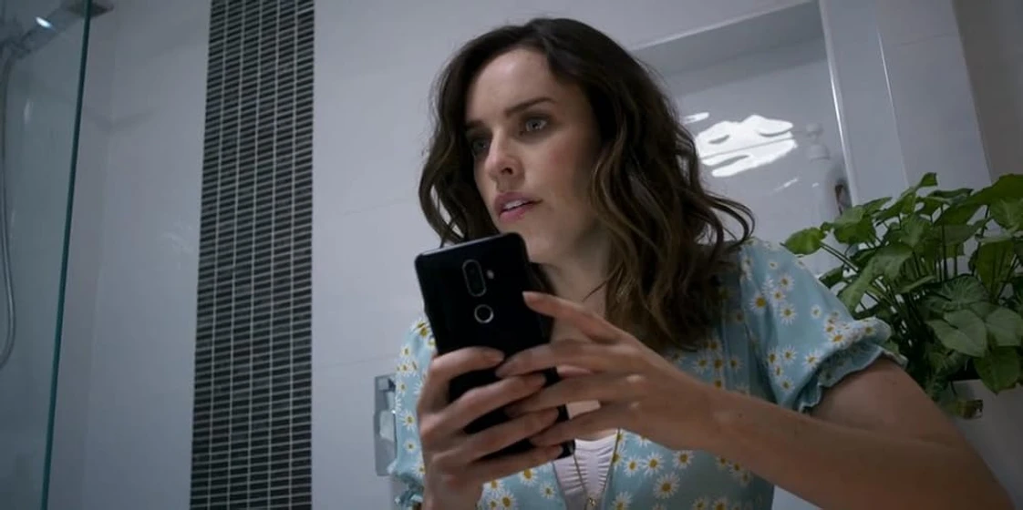 Jessica McNamee en abismo-2020