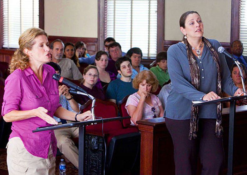 Camryn Manheim y Nancy Travis en Pacto entre Adolescentes