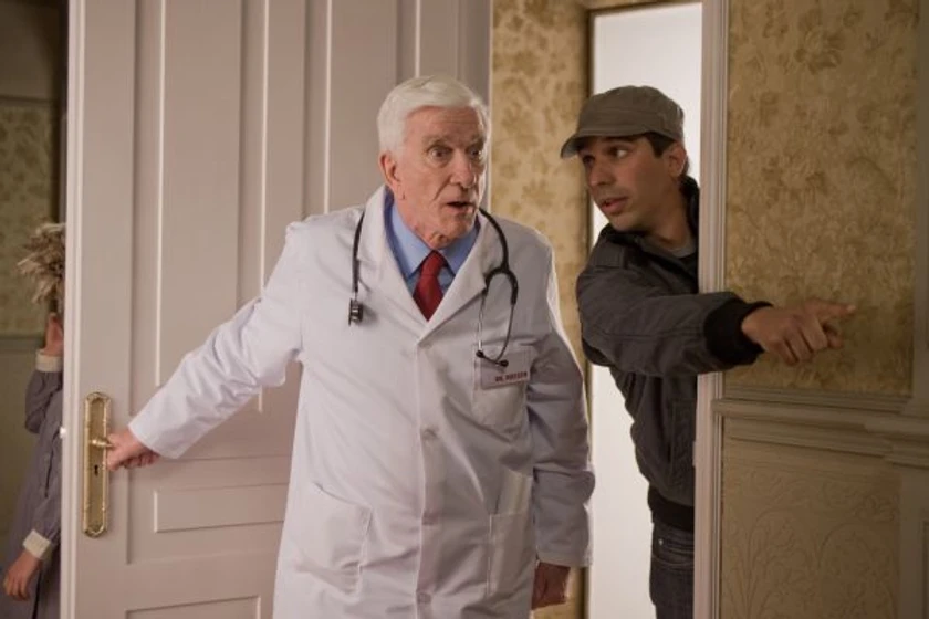 Leslie Nielsen en Spanish Movie