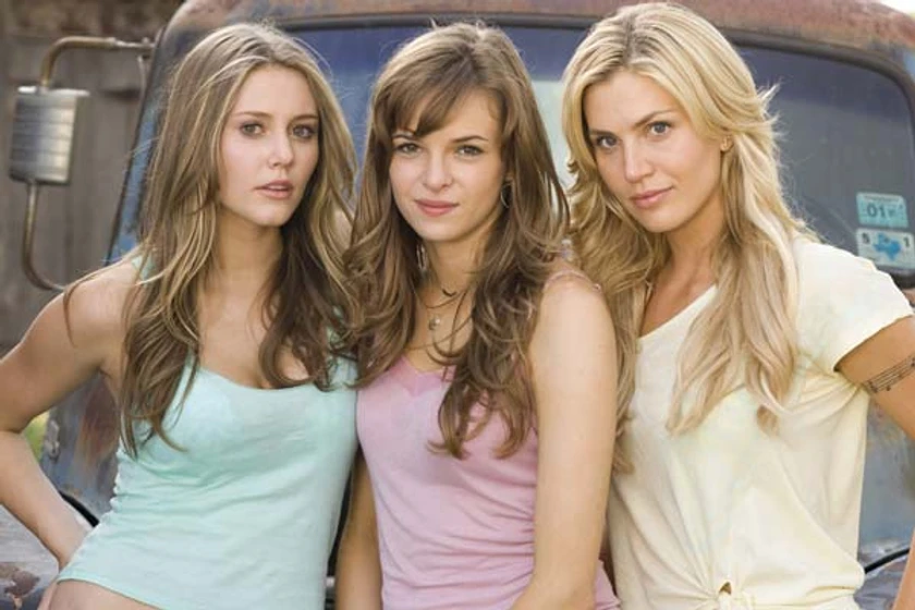 Danielle Panabaker, Willa Ford y Julianna Guill en viernes-13