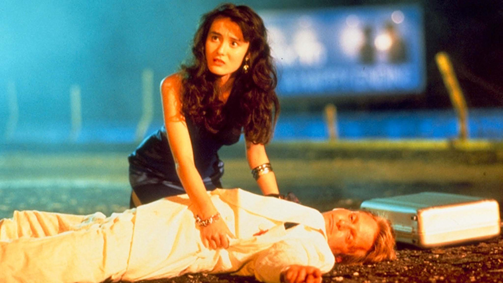 Eric Douglas y Reiko Hayama en crime-hunter-2-bullets-of-betrayal