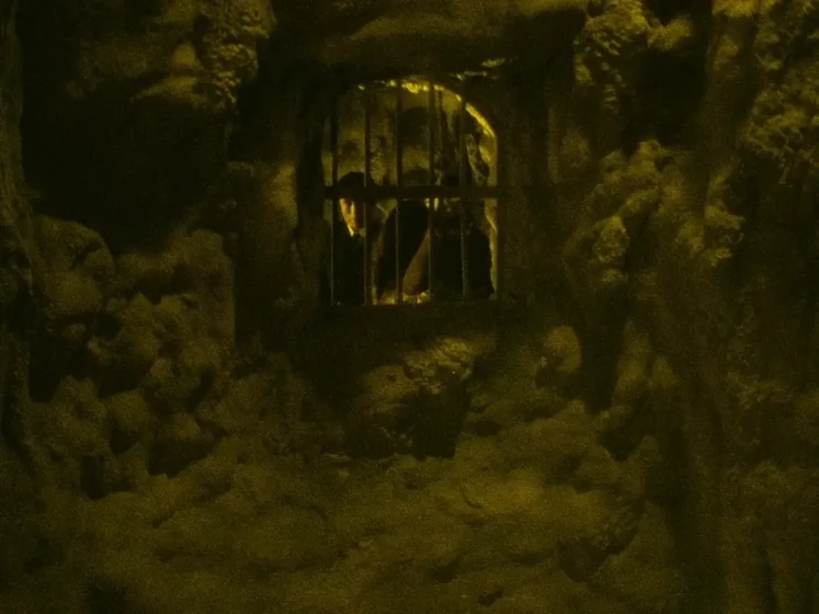 Imagen de female-prisoner-scorpion-death-threat