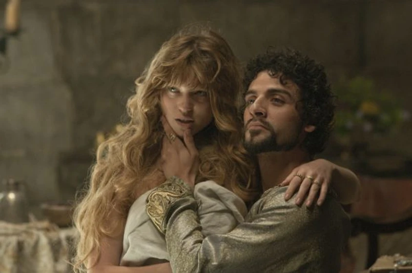 Oscar Isaac y Léa Seydoux en Robin Hood