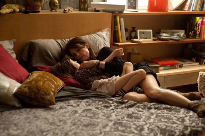 Julianne Moore y Onata Aprile en que-hacemos-con-maisie