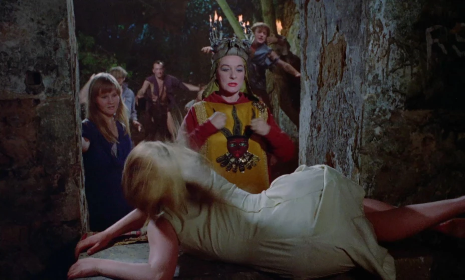 Kay Walsh en las-brujas-1966